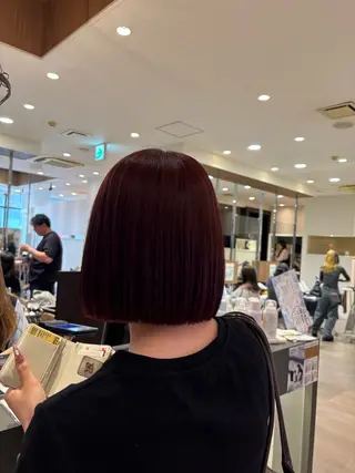 ショート カラー 岩岡 つなみのヘアスタイル