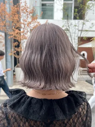 ショート カラー ハイトーンボブ 前田 表参道　グレージュのヘアスタイル