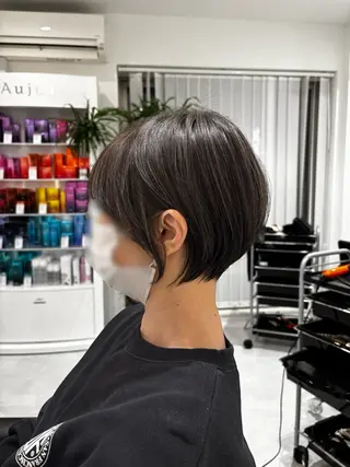 ショート カラー GRAFICA チサのヘアスタイル