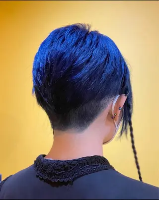 ショート カラー ヨシダ アズサのヘアスタイル