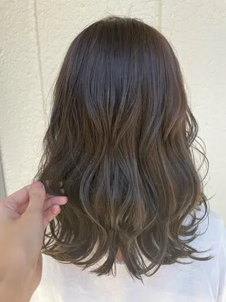 ミディアム カラー インナーカラー 推し ブリーチ  髪質改善のヘアスタイル