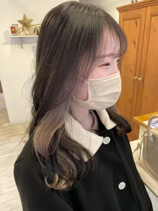 ロング インナーカラー 推し ブリーチ 髪質改善のヘアスタイル