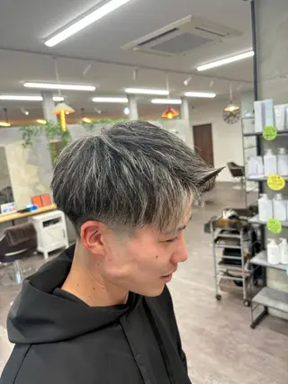 ショート カラー 高久 翔大のヘアスタイル
