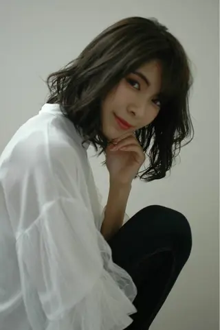 ミディアム カラー CALMHAIR 五十實淳のヘアスタイル