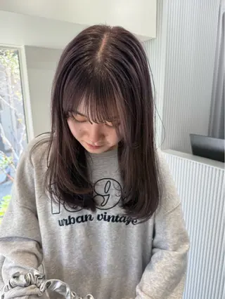 セミロング カラー ミルクティー× グレージュMOMOのヘアスタイル