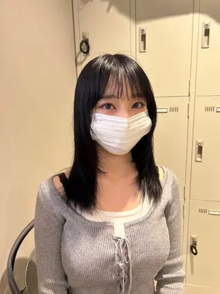 セミロング カラー 抜け感レイヤー︴ ニュアンスカラーのヘアスタイル