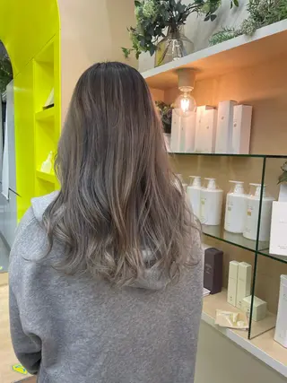 ロング カラー ヘアアレンジ 山下 とよかのヘアスタイル