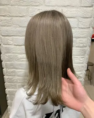 ミディアム カラー 韓国レイヤー×艶髪 ハイトーンRyukiのヘアスタイル
