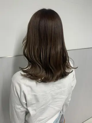 セミロング 梅本 有希のヘアスタイル