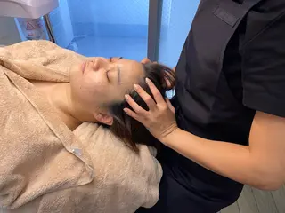 [毛穴•肌質改善] フェイシャル専門のヘアスタイル