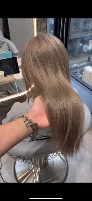 ロング カラー Lond Le'a /ハイトーンカラーのヘアスタイル