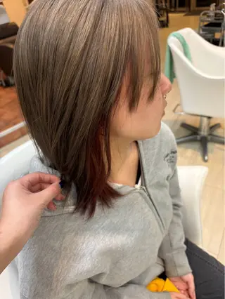 ミディアム カラー 川端 萌那のヘアスタイル