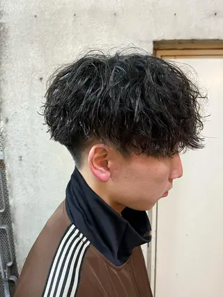 ミディアム パーマ メンズ 🏆メンズヘア特化 🥇代表りんぺーのヘアスタイル