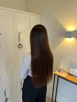 NAO／ KOS pinkのヘアスタイル