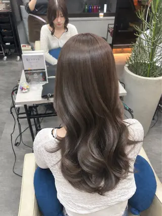 ロング カラー 羽成 優衣菜のヘアスタイル