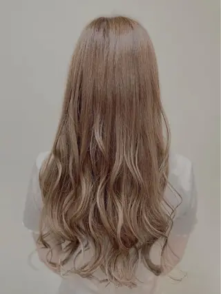 ロング カラー 昼田 羅々のヘアスタイル