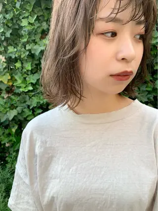 ミディアム カラー 榑松 恵里のヘアスタイル