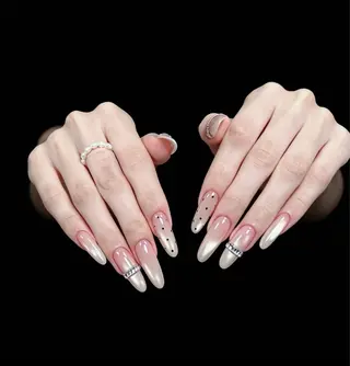 ネイル Nailsalon グリンのネイルデザイン