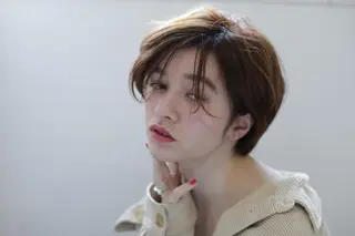 ショート カラー 鍵山 千秋のヘアスタイル