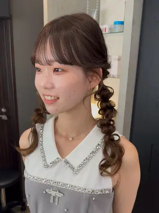 ヘアアレンジ 透明感/オリーブ ハイトーン×レイヤーのヘアスタイル