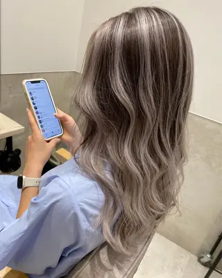 セミロング カラー ブリーチ 透明感HIDEのヘアスタイル