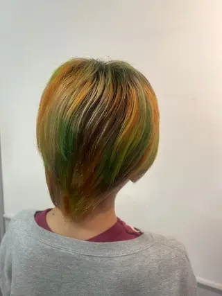 ショート デザインカラー🌈 メイク💄ヒカリ🌟のヘアスタイル