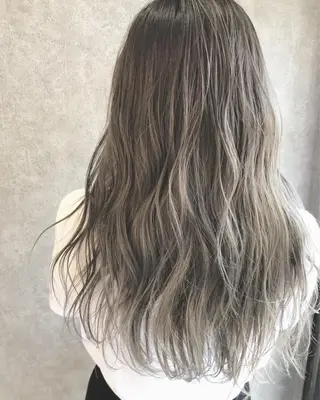 ロング カラー 顔周りレイヤーカット ブリーチminamiのヘアスタイル