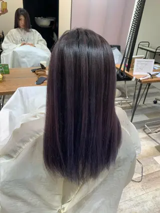 セミロング カラー ブリーチ特化／ハイト ーン／ホワイトカラーのヘアスタイル