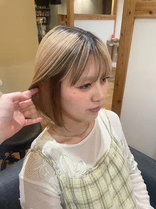 ミディアム 山口 里莉のヘアスタイル