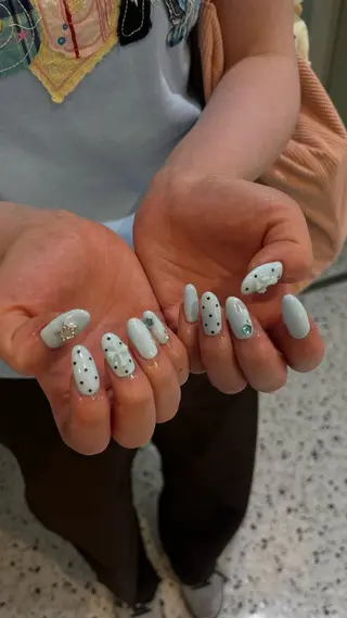 ネイル 𝗮𝘆𝗮𝗸𝗮 📍新宿ネイリストのネイルデザイン
