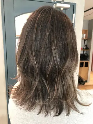 セミロング カラー パーマ タカサキ ケイタのヘアスタイル