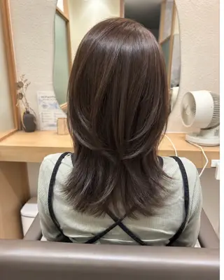 セミロング カラー 久木原 ゆりのヘアスタイル
