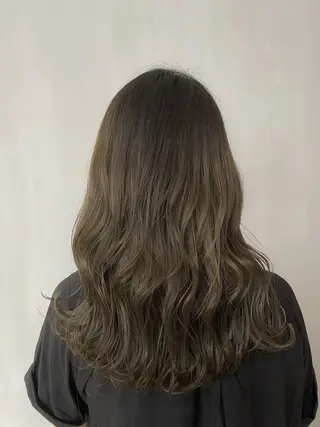 ロング カラー TAI透明カラー 柔らかい縮毛矯正のヘアスタイル