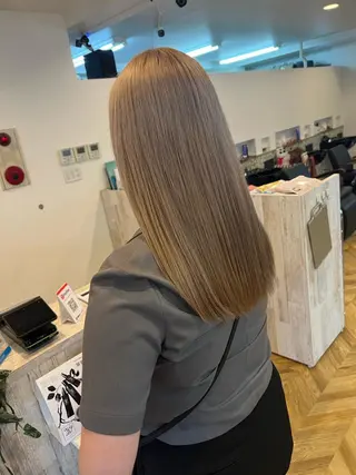 セミロング カラー ブリーチ特化 梅田本多翔のヘアスタイル