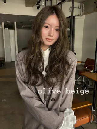 ロング カラー 髪に優しい 透明感ワンカラー🫧のヘアスタイル