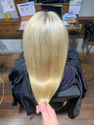 カラー 塩川 亮眞のヘアスタイル