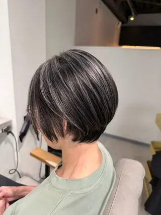 ショート カラー 脱白髪染め美容師 竹内涼乃のヘアスタイル