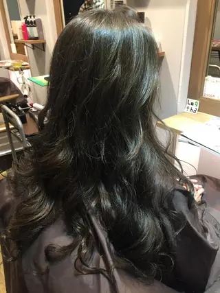 ロング カラー ツキダテ ユイのヘアスタイル