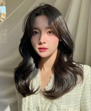 セミロング 韓国✖️網紅🖤 パーマYURIYAのヘアスタイル