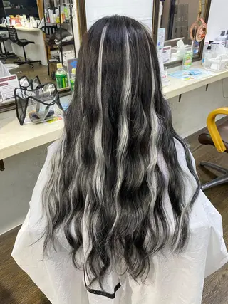 ロング カラー ブリーチカラー特化 U-topia小島のヘアスタイル