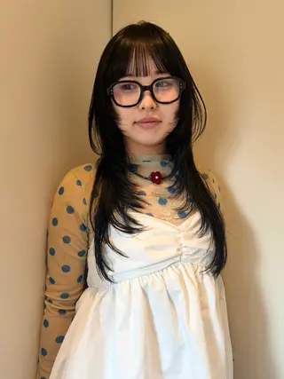 ロング カラー MIU/ルーツカラー 顔まわりレイヤーのヘアスタイル