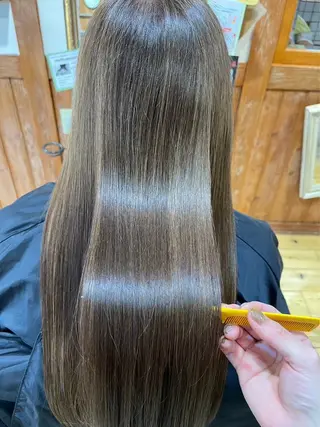 カラー 伊藤 海莉のヘアスタイル