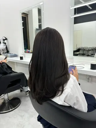 ロング カラー 抜け感レイヤー︴ ニュアンスカラーのヘアスタイル