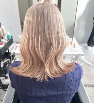 ミディアム カラー 🫧艶ダブルカラー ブリーチ🫧トモヤのヘアスタイル