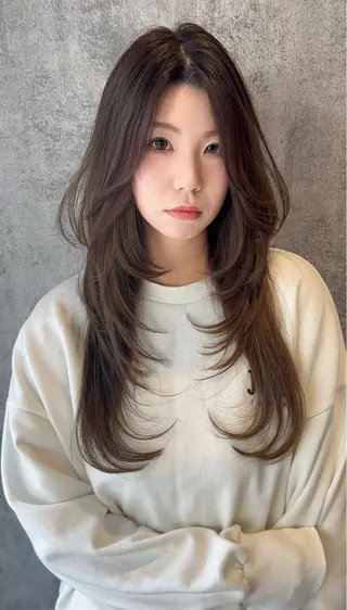 ロング 篠塚 純のヘアスタイル