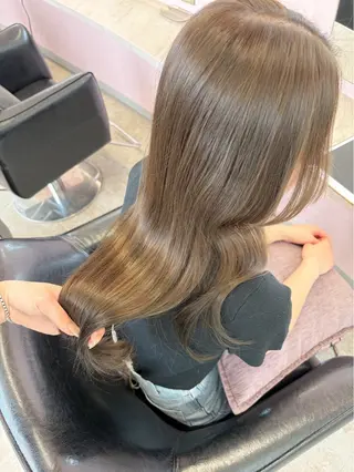 カラー MATTY azusaのヘアスタイル