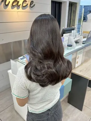 ロング カラー 西岡 英菜のヘアスタイル