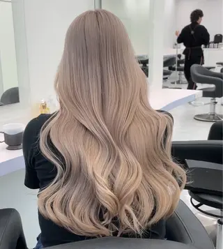 ロング ‎🤍札幌ハイトーン 🤍シンゴのヘアスタイル