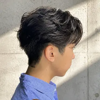 ショート メンズ センターパート/ニ ュアンスパーマのヘアスタイル