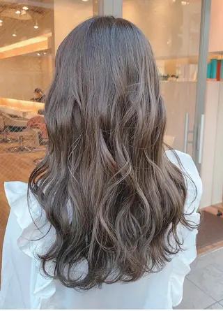 ミディアム カラー 🐈⬛❤️ゆあん Lotus💚🐾のヘアスタイル